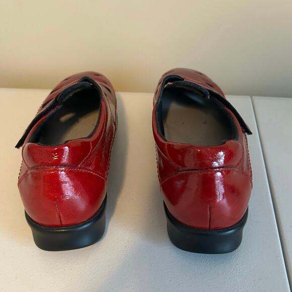 SAS Roamer Women's Size 10 Medium Shiny Red Metallic Leather Strap Comfort Shoes - Picture 4 of 10